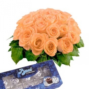 Bouquet con rose arancio e baci