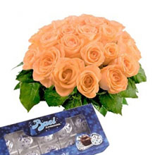Bouquet con rose arancio e baci